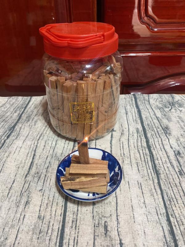 老山檀香柴＊（一斤半罐裝）９００g 檀香柴