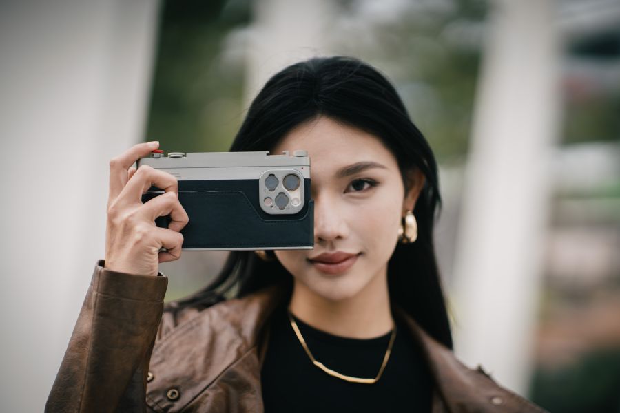 【 Fotorgear｜Retro 復古攝影手機殼 】機械式手動對焦快門，延續初代富士感經典古早味！ 
