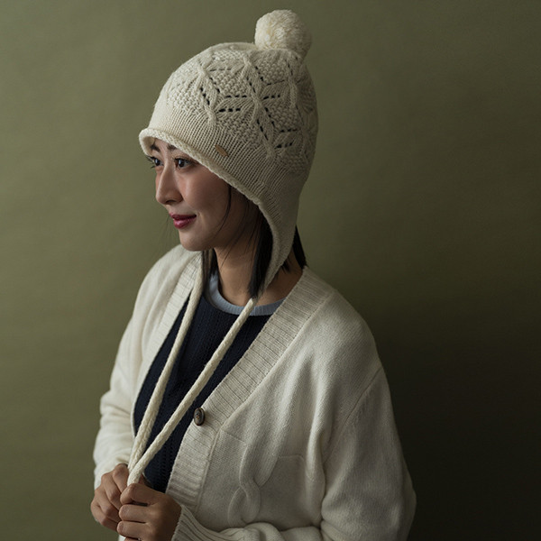 美麗諾羊毛縷空球球裝飾綁帶針織帽-白色 質感女帽,設計師女帽,法式女帽