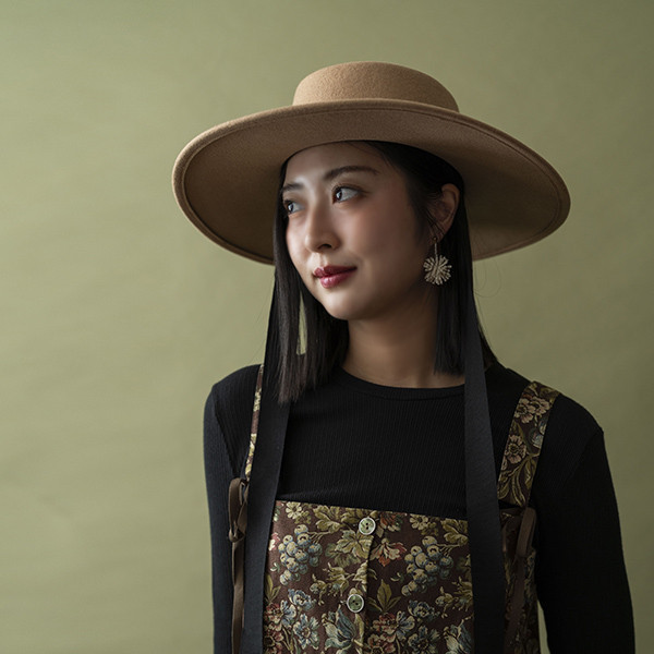 法式超大帽簷羊毛飄帶平頂帽-駝色 質感女帽,設計師女帽,法式女帽