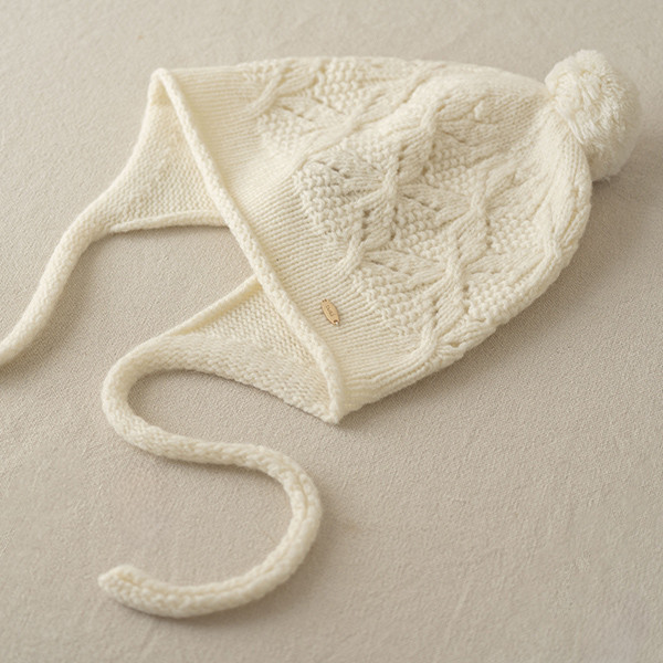 美麗諾羊毛縷空球球裝飾綁帶針織帽-白色 質感女帽,設計師女帽,法式女帽