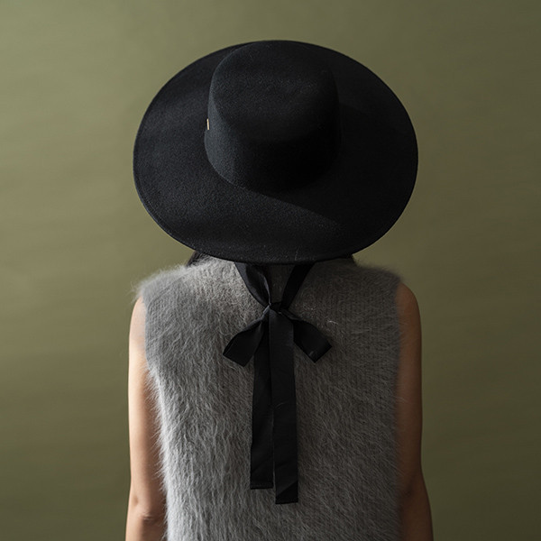法式超大帽簷羊毛飄帶平頂帽-黑色 質感女帽,設計師女帽,法式女帽