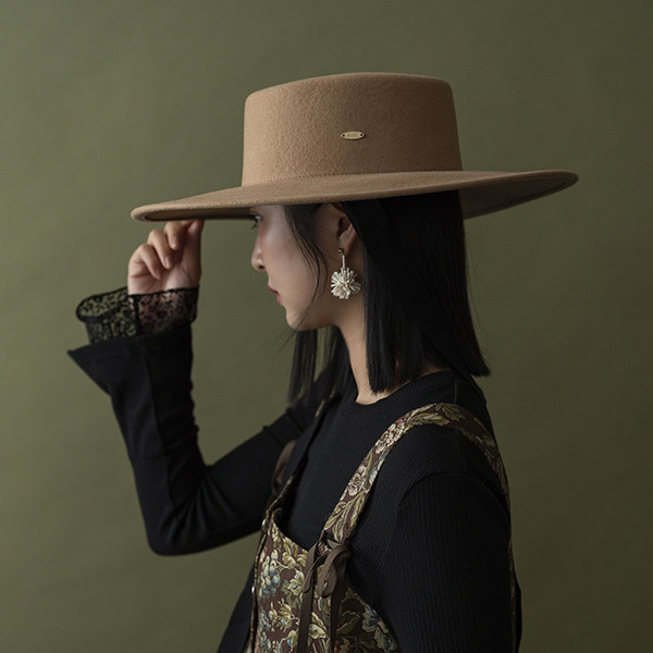 法式超大帽簷羊毛飄帶平頂帽-駝色 質感女帽,設計師女帽,法式女帽