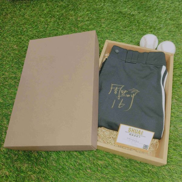 2013年兄弟象周思齊實戰簽名球褲-11 周思齊,中華職棒,親簽版,實戰球褲,棒球,球員,兄弟象