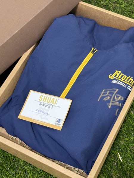 2022年中信兄弟周思齊親簽風衣-01 周思齊,中華職棒,親簽版,短袖風衣,棒球,球員,中信兄弟