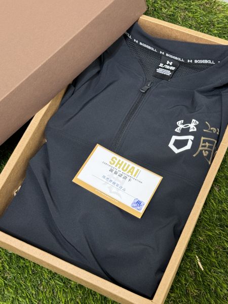 2024年Under Armour周思齊春訓親簽風衣-02 周思齊,中華職棒,親簽版,短袖風衣,棒球,球員,中信兄弟