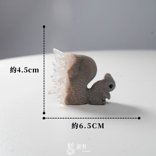精雕白水晶松鼠 