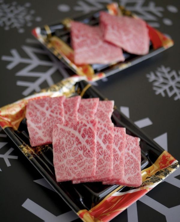 神戶A5肩小排燒肉一公斤 神戶A5肩小排燒肉,日本和牛,尚羽水產,品質保證,神戶紅酒牛,美味和牛享受,新竹縣,竹北市,高級料理,水產零售,總部位小排,保存年限長達9個月,保鮮,確實保存,保存方式冰箱冷凍,-18°C以下保存,真空退冰,全程低溫冷凍車配送,實體店面,安心選購