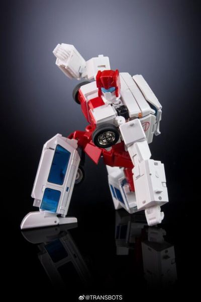 玩具聯合國 即將到貨 X-Transbots X社 MX-31 大國手 救護車 守護神 MP比例 
