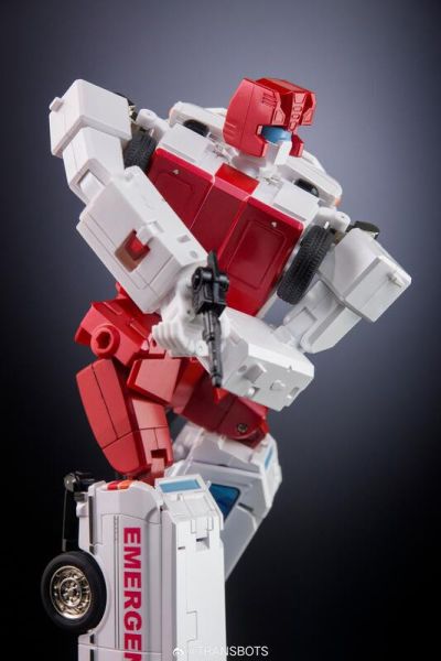 玩具聯合國 即將到貨 X-Transbots X社 MX-31 大國手 救護車 守護神 MP比例 