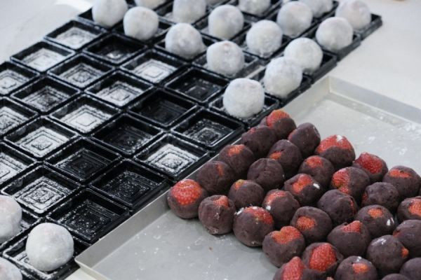 【8入抹茶草莓大福禮盒 】需點入內頁選擇商品製作日 日本和菓子,素食,蜜柑大福,星空羊羹,和菓子,和果子,草莓大福,銅板美食,日式甜點,和果子體驗,和菓子禮盒