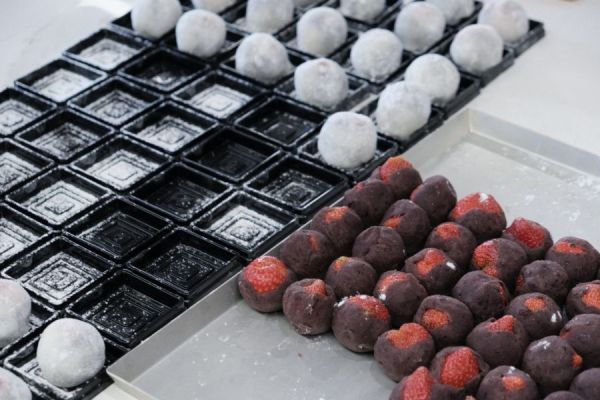 【8入紅豆草莓大福禮盒 】需點入內頁選擇商品製作日 日本和菓子,素食,蜜柑大福,星空羊羹,和菓子,和果子,草莓大福,銅板美食,日式甜點,和果子體驗,和菓子禮盒