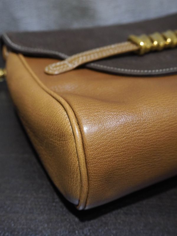 Loewe焦糖色蛇骨手拿包 #251905 