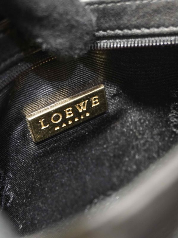 Loewe 黑色小牛皮斜挎包 #241530 