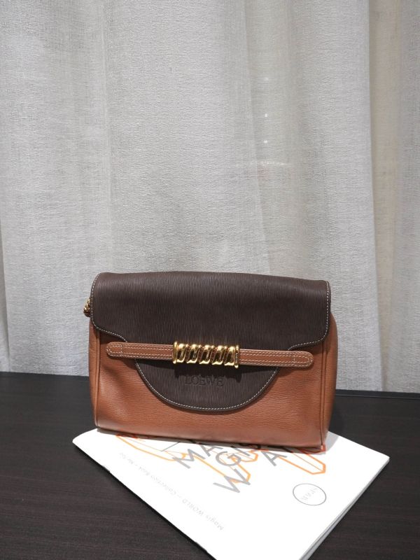 Loewe焦糖色蛇骨手拿包 #251905 