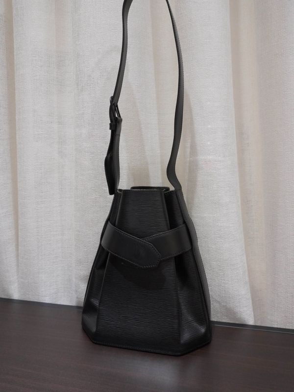 LV黑色水波紋八角水桶包 #251966 