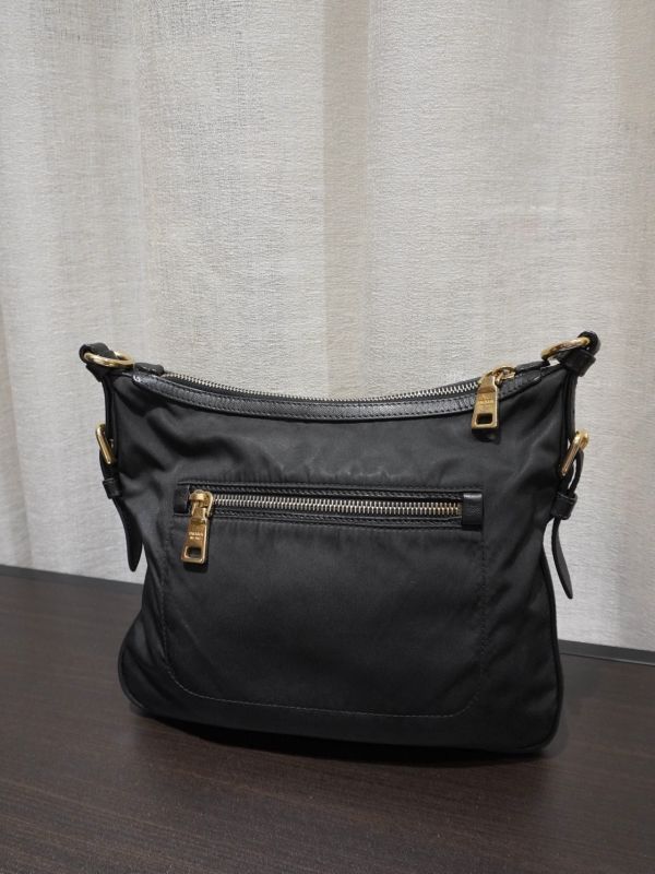 Prada黑色尼龍斜背包 #252050 