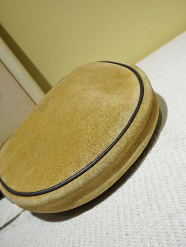 Loewe棕麂皮圓包 #241451 