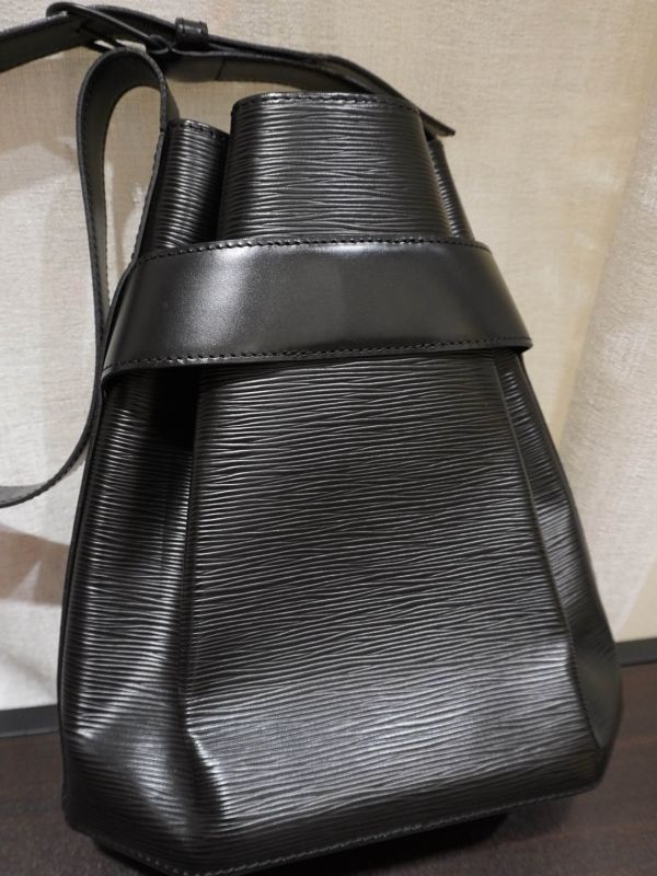 LV黑色水波紋八角水桶包 #251966 