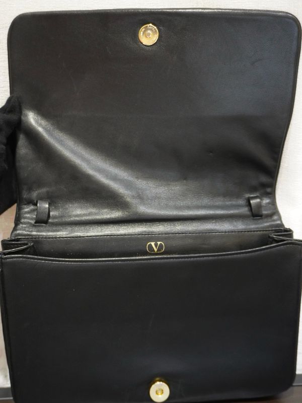Valentino 黑色山羊皮V紋信封包 #241597 