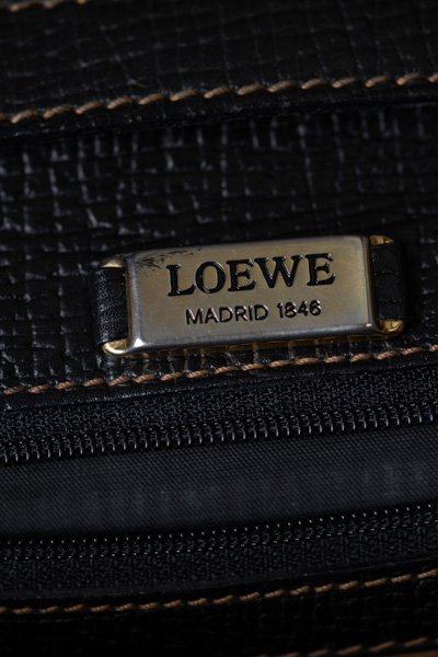 Loewe黑色壓紋插釦葉子包 #220049 