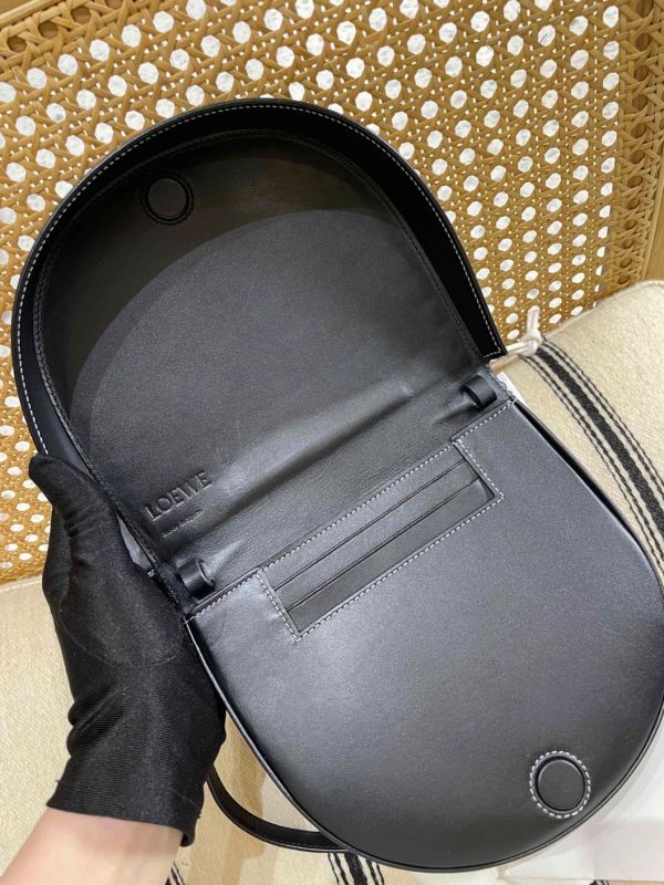 Loewe黑色腰包/肩背包 #241472 