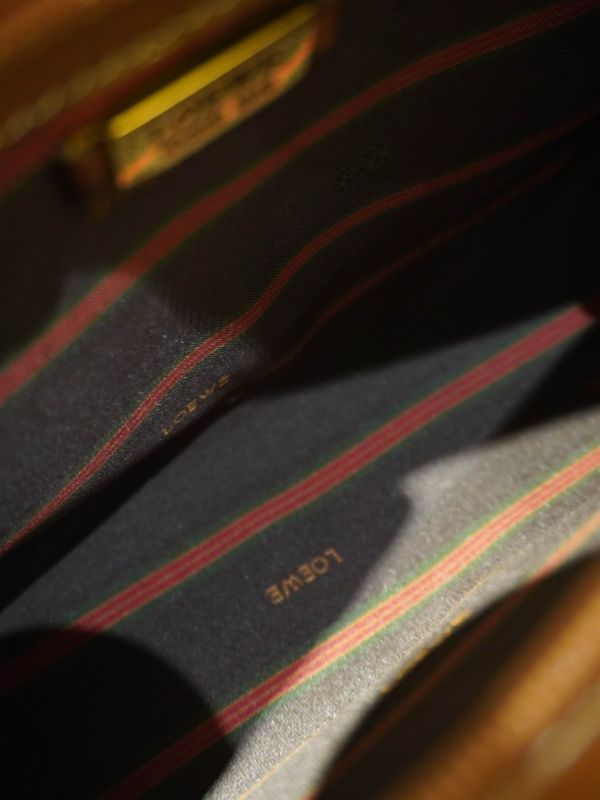 Loewe焦糖色蛇骨手拿包 #251905 