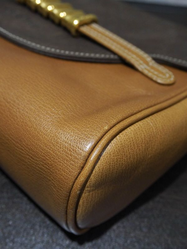 Loewe焦糖色蛇骨手拿包 #251905 