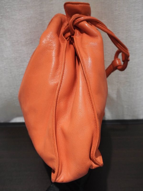 Loewe橘色抽繩福袋包  #241738 