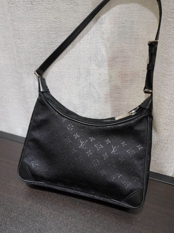 LV 黑老花腋下包 #241485 