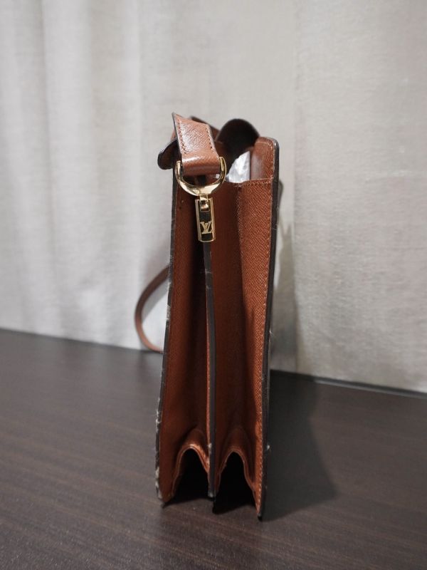 LV老花紅皮肩背包 #251947 