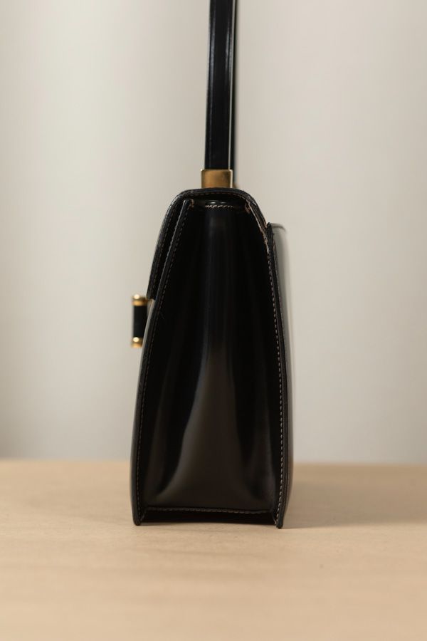 Gucci黑色亮面皮旋轉扣手提包 #220267 