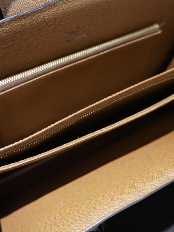 LV老花紅皮肩背包 #251947 