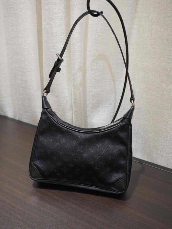 LV 黑老花腋下包 #241485 