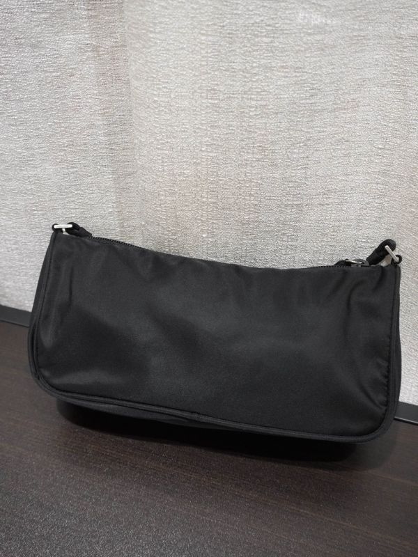 Prada黑色腋下包 #251961 