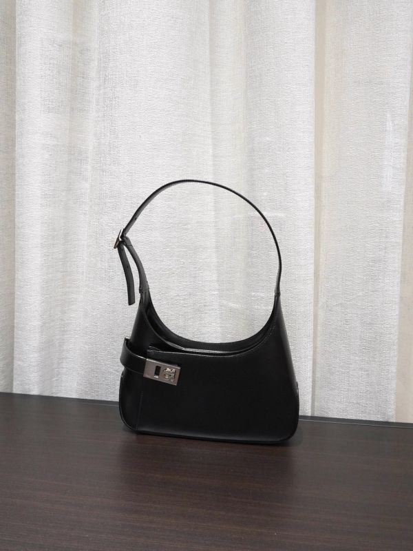 Ferragamo黑色小號腋下包 #252048 