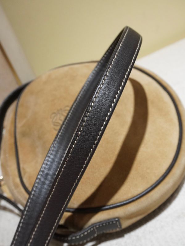 Loewe棕麂皮圓包 #241451 