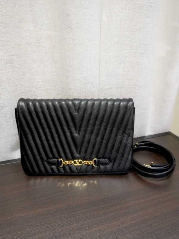 Valentino 黑色山羊皮V紋信封包 #241597 