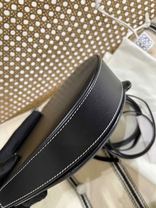 Loewe黑色腰包/肩背包 #241472 