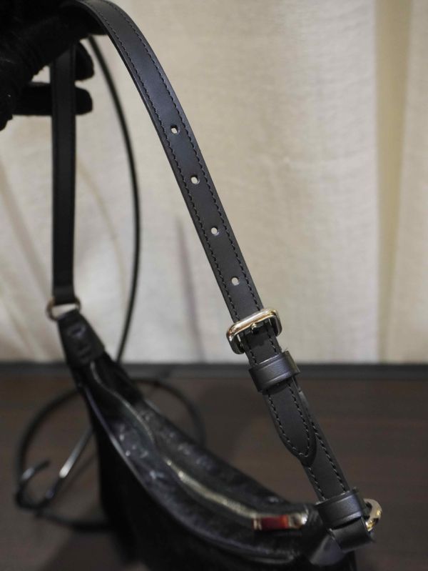 LV 黑老花腋下包 #241485 