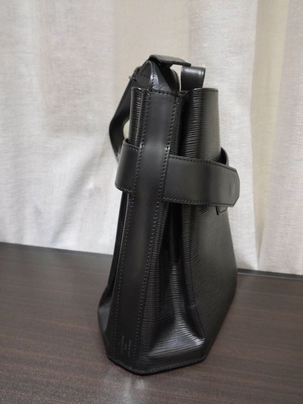 LV黑色水波紋八角水桶包 #251966 