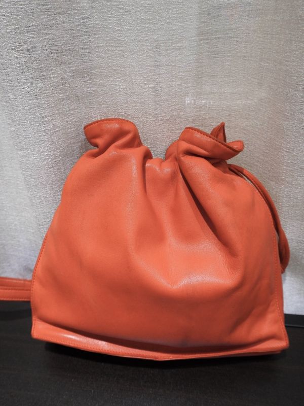 Loewe橘色抽繩福袋包  #241738 