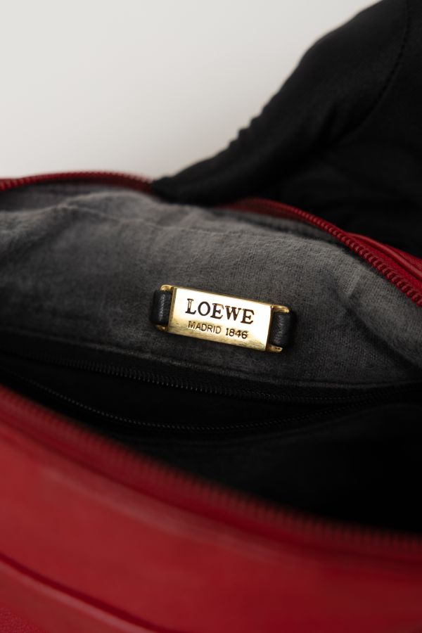 Loewe紅色小牛皮斜背包 #230981 