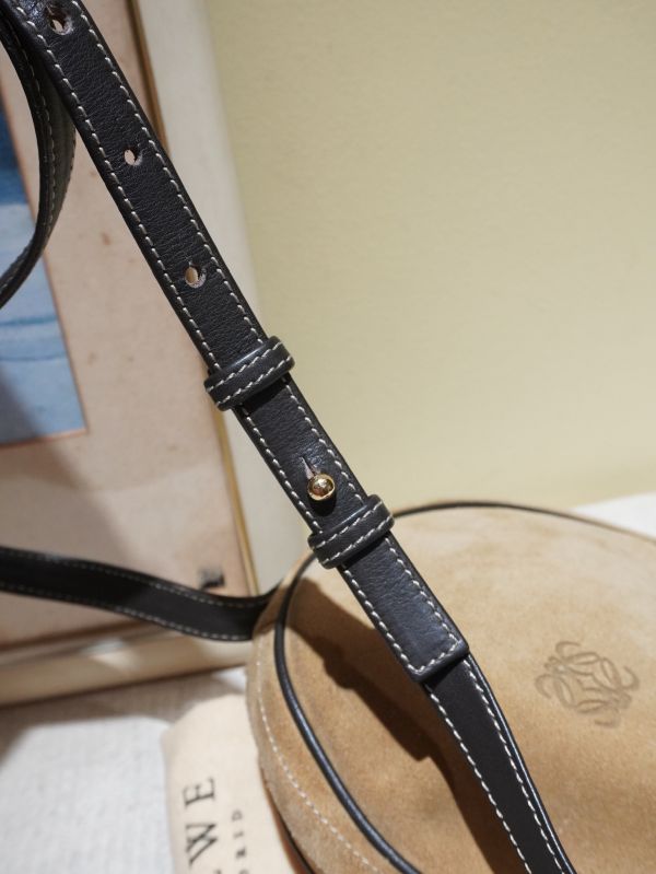 Loewe棕麂皮圓包 #241451 