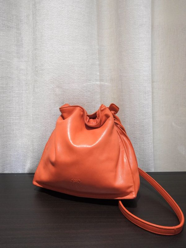 Loewe橘色抽繩福袋包  #241738 