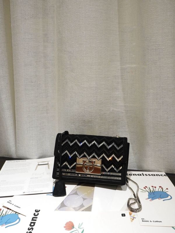 Ferragamo黑銀色鏈條包 #251968 