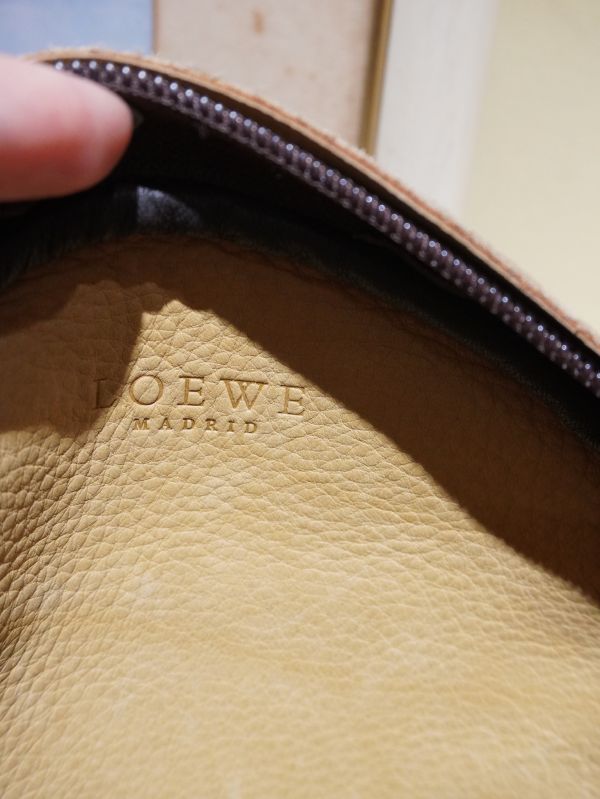 Loewe棕麂皮圓包 #241451 