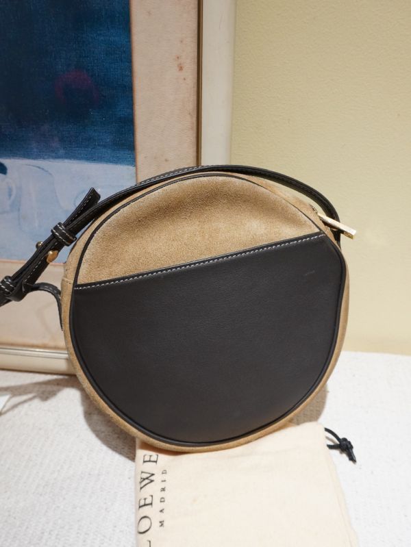 Loewe棕麂皮圓包 #241451 