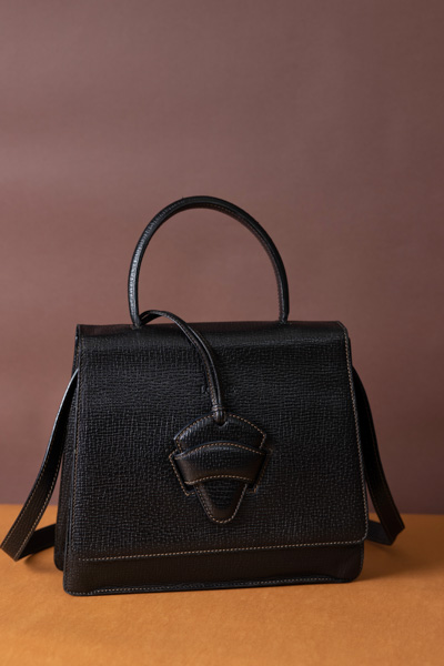Loewe黑色壓紋插釦葉子包 #220049 