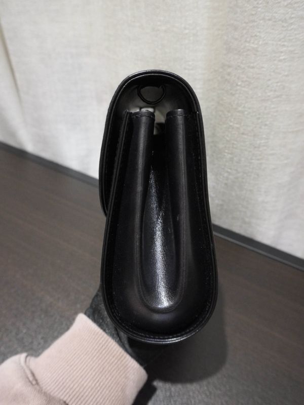 Gucci黑色金色麻花釦信封包 #241710 